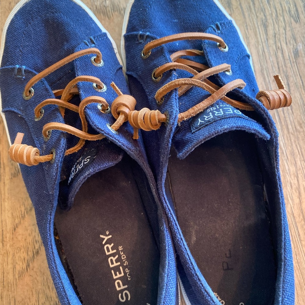 Womens Sperry deck shoes size 7.5 practically new only wore a few times.